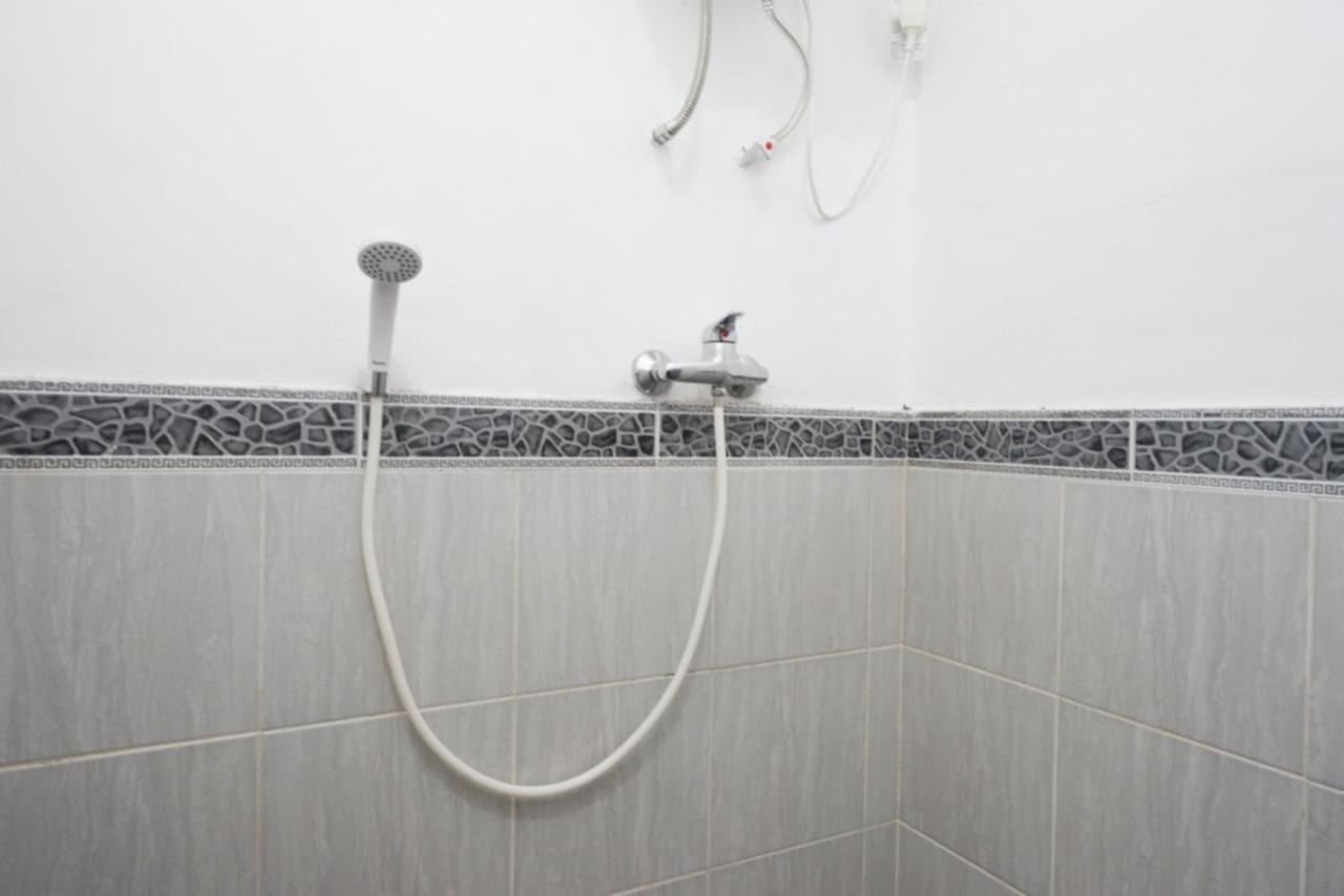 Reddoorz Near Universitas Semarang 2 Alastuwo Ngoại thất bức ảnh